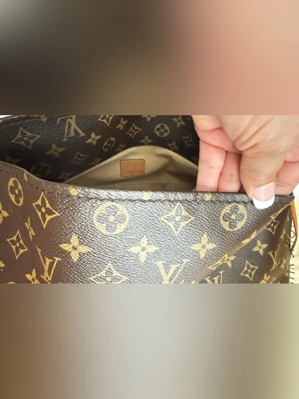 Louis Vuitton Authentic Artsy Hobo Bag MM Brown Monogram Canvas
